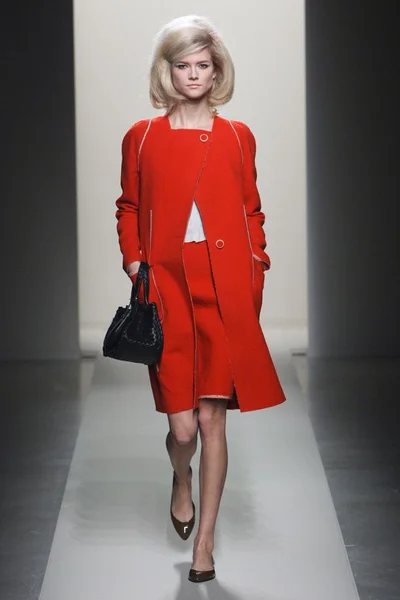 Look 10